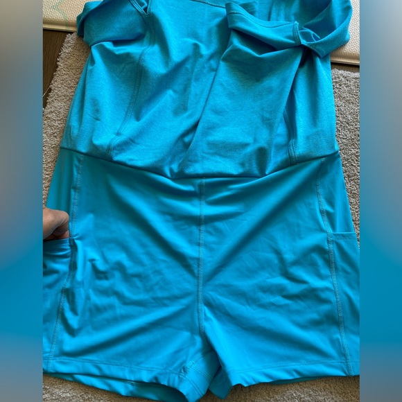 NWT Outdoor Voices Warmup 2.5” Skort in Blizzard. 3 pockets on built in shorts - Picture 5 of 5